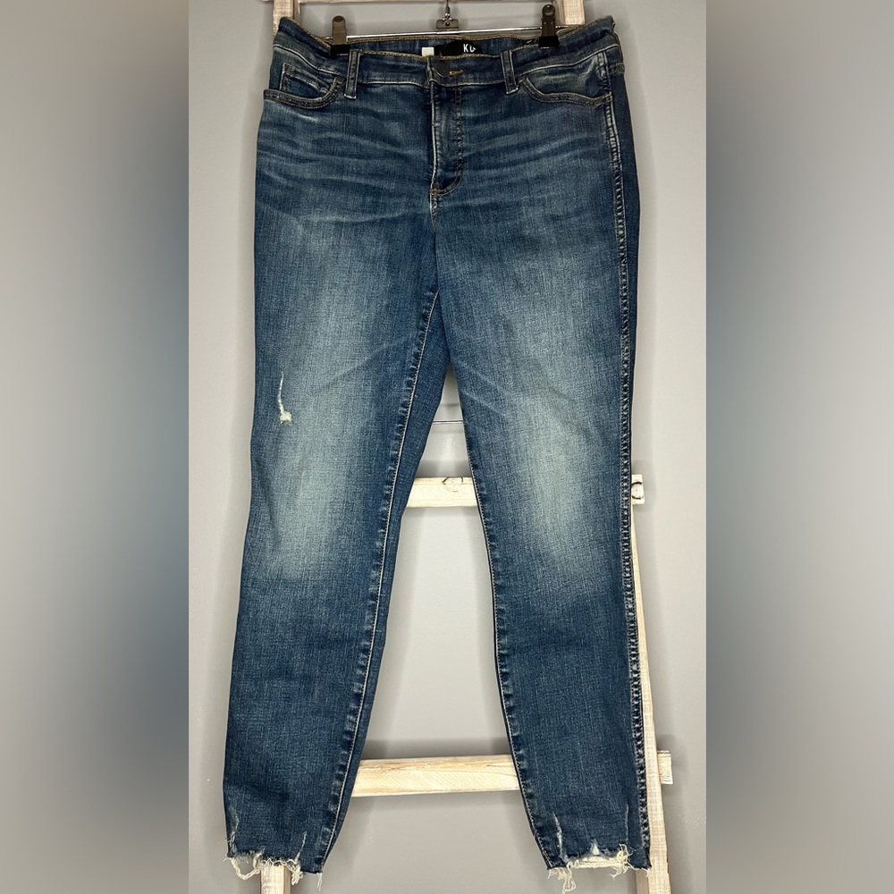 Kut from the Kloth size 6 distressed raw hem EUC